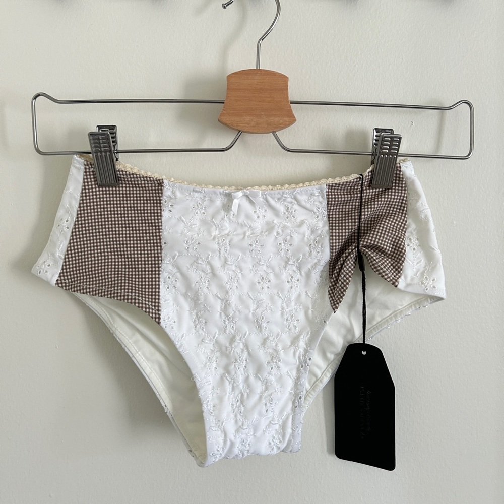 Frankie’s Bikinis x Sydney Sweeney XS